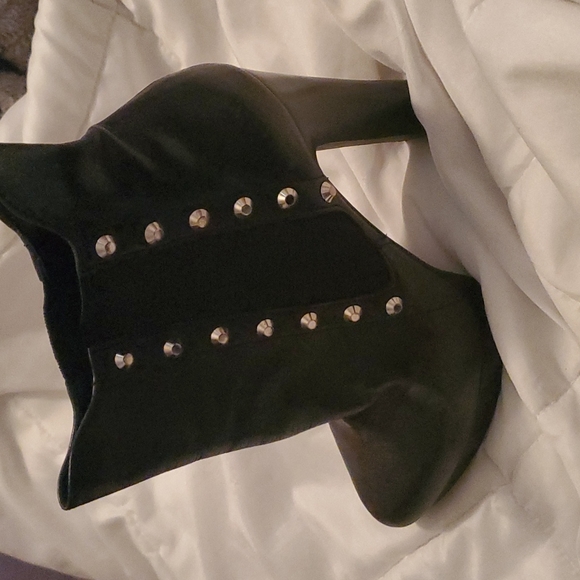 Michael Kors Leather Booties with Silver Studs - Size 8.5 - Picture 3 of 3